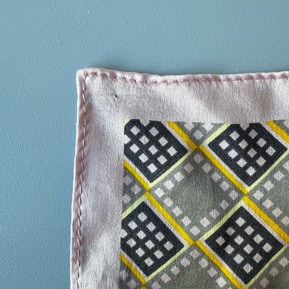 Stylish Geometric 100% Silk Pocket Square in Pink and Gray - Picture 5 of 10